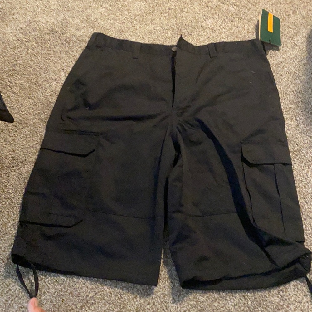 I’m selling really good shorts never been worn